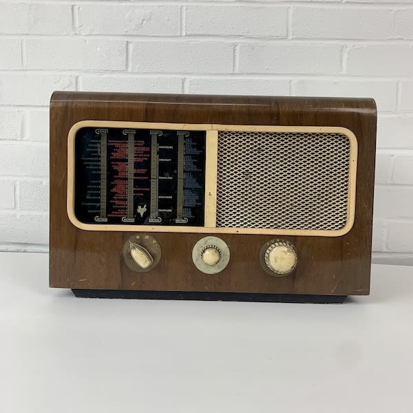 4: Vidor Vintage Radio (Non Practical)