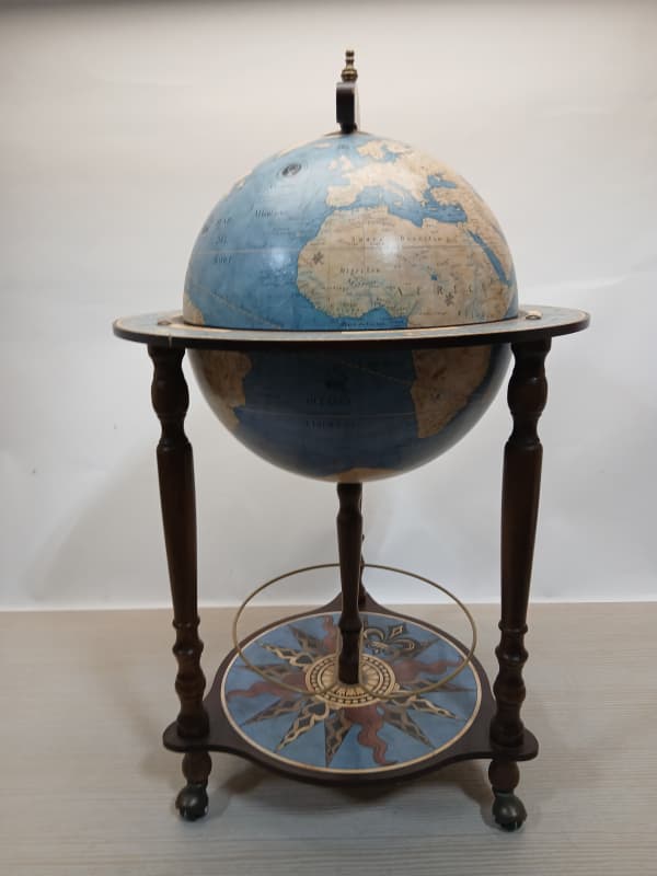 6: Vintage Globe Drinks Trolley - Blue