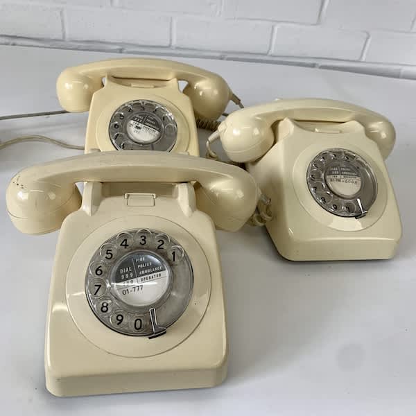 3: Cream Vintage Telephone