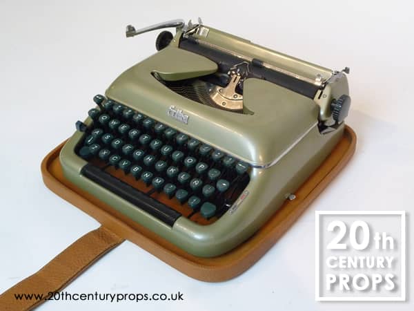2: Non Practical Vintage ERIKA Typewriter