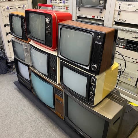 8: Vintage TV Stack - Fully Working (B&W & Colour)