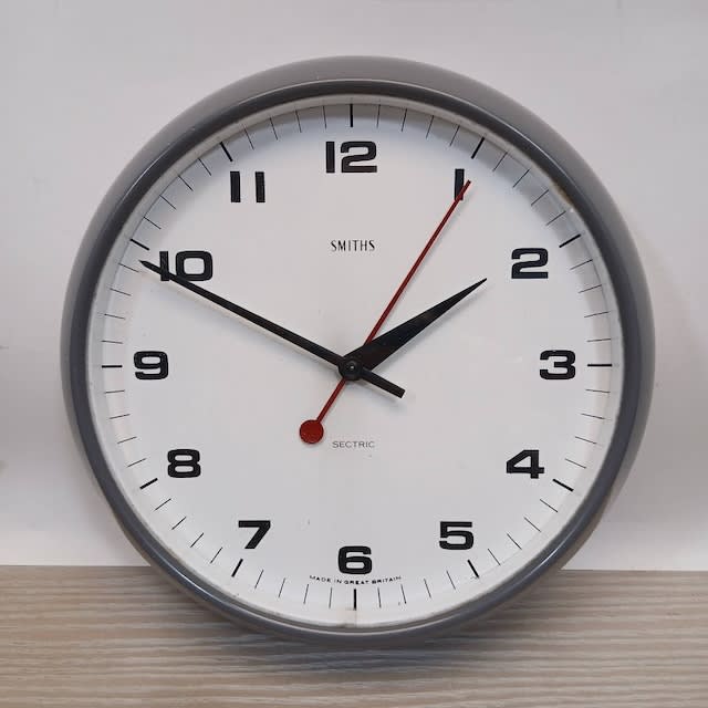 Working Vintage Industrial Smiths Sectric Office Clock (Diameter 28cm)