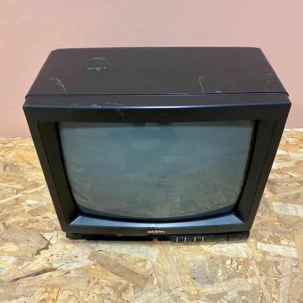 5: Fully Working Colour Sanyo TV (13