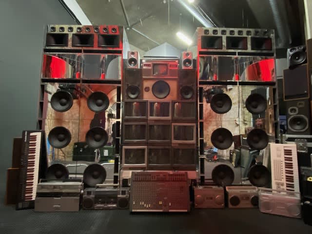 8: Large Mirrored Speaker Sound System (Non Practical)