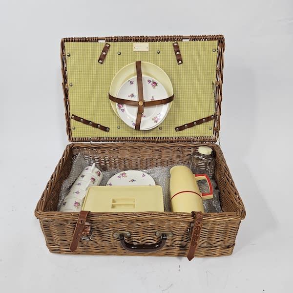 4: Vintage Picnic Wicker Basket