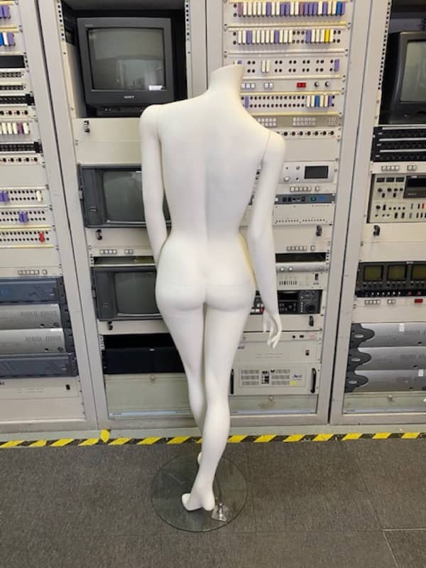 5: Female Headless Mannequin
