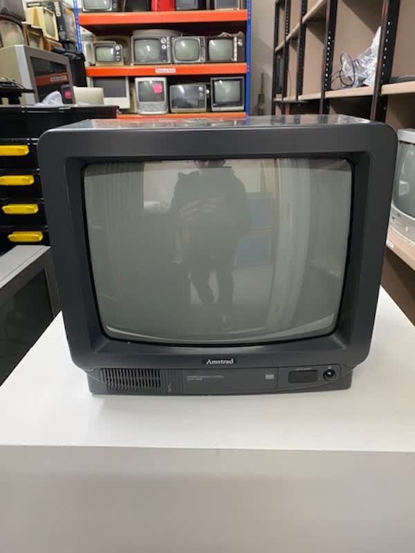 2: Fully Working Amstrad Colour TV (13
