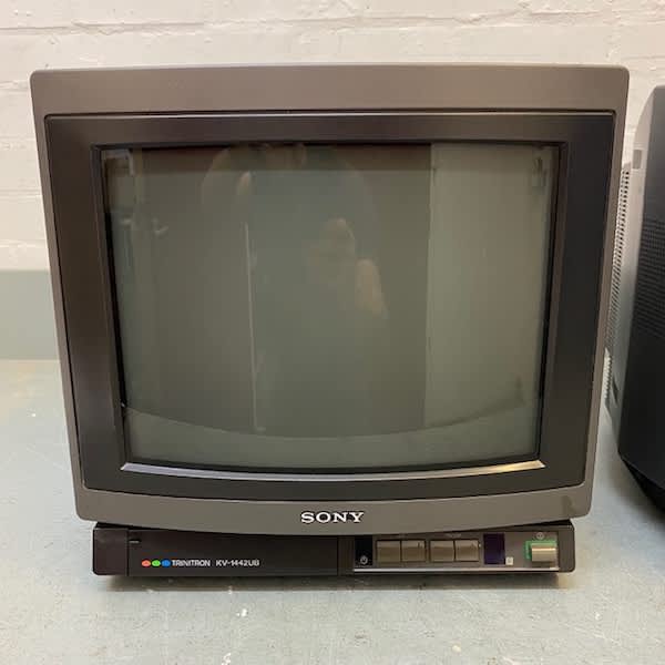 3: Fully Working Sony Trinitron KV-1442UB Colour TV (13.5