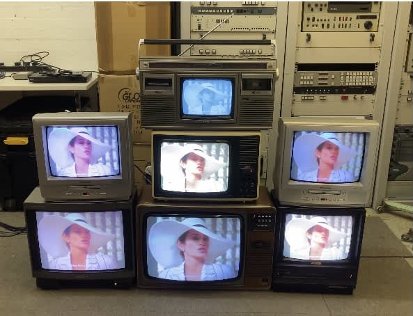 2: Stack Of 7 Fully Working Vintage TV's (B&W & Colour)