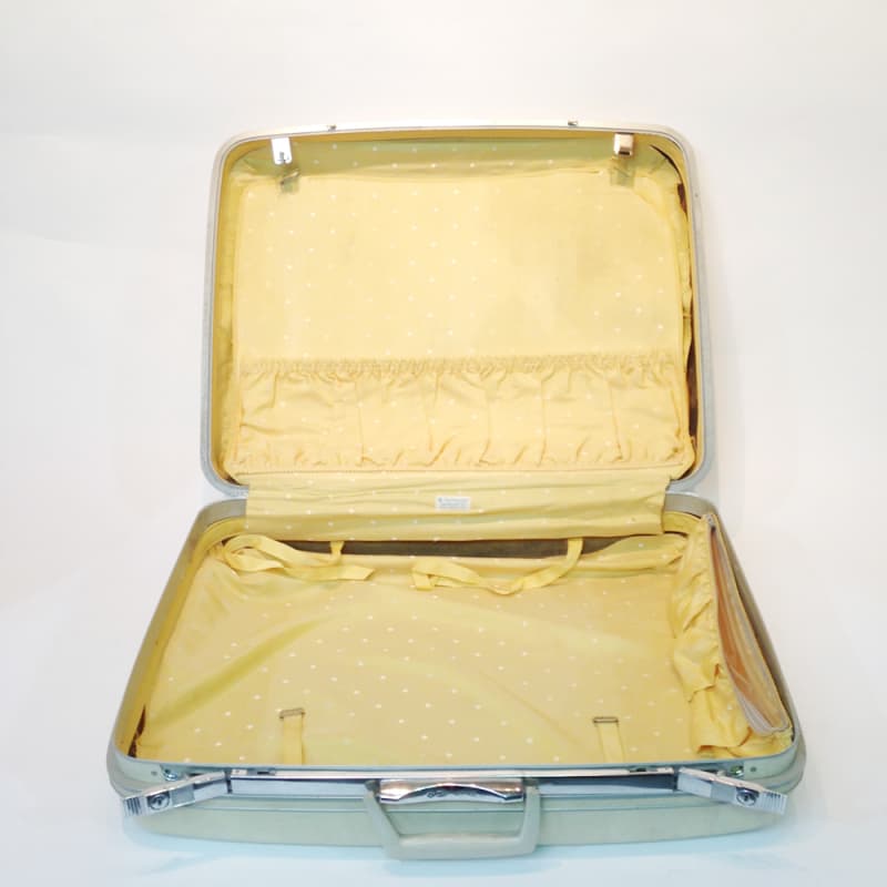 4: Cream Hard Shell Suitcase