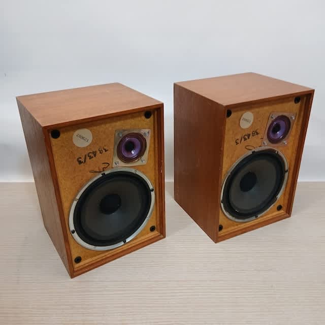 Wharfedale Denton 2 Retro Wooden Speaker (Non Practical)