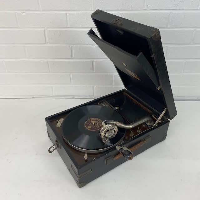 7: HMV Gramophone - Harrods (Fully Working)