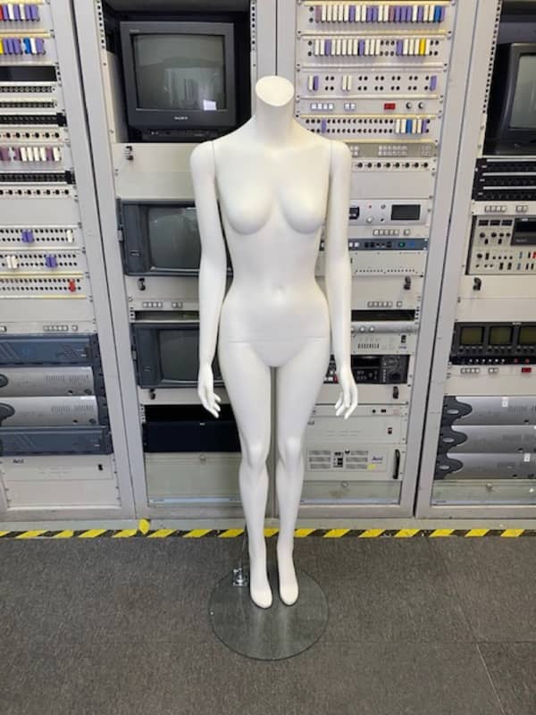 5: Female Headless Mannequin