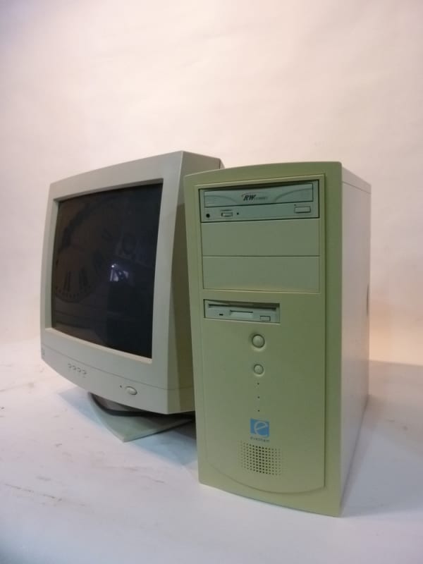3: 1990's Desktop Computer With Base Unit, Keyboard & Mouse (Non Practical)