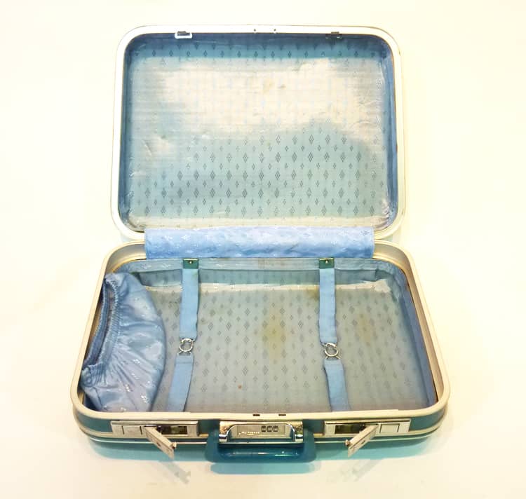 5: Turquoise Hard Shell Retro Suitcase