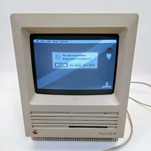 5: Working Retro Apple Mac Computer With Keyboard & Mouse (1980)