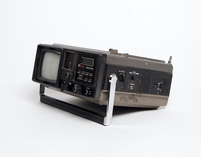 Fully Working Black Bush Quartz Timer Mini Portable TV/Radio