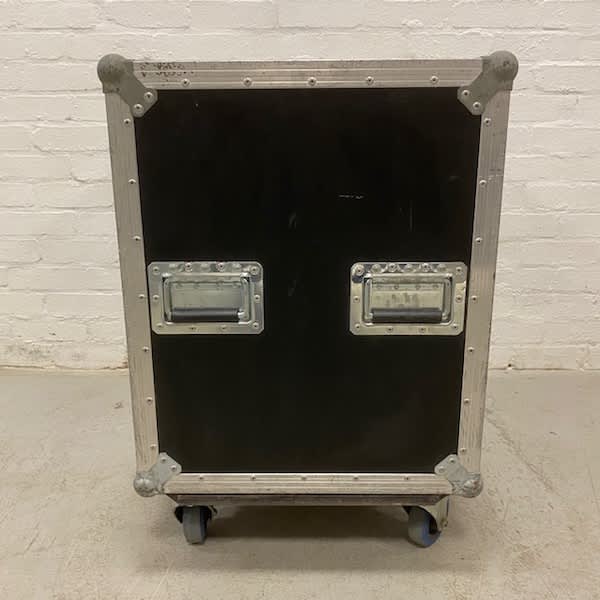 7: Flight Case On Wheels