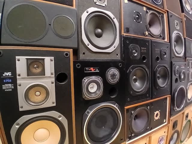 5: Large Wall Of 40 Retro Speakers (Non Practical)