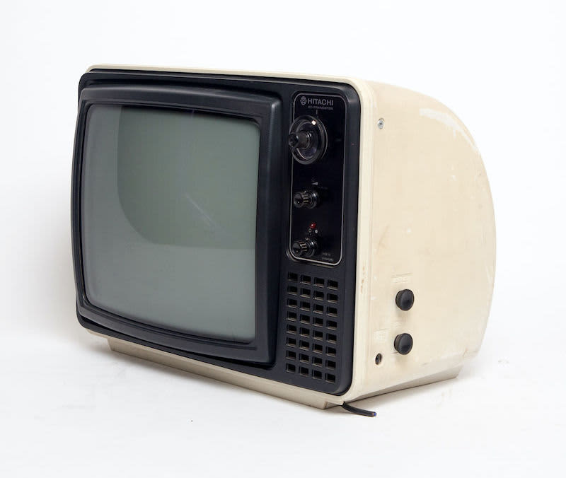 4: Non Practical Vintage Hitachi C-Transistor TV