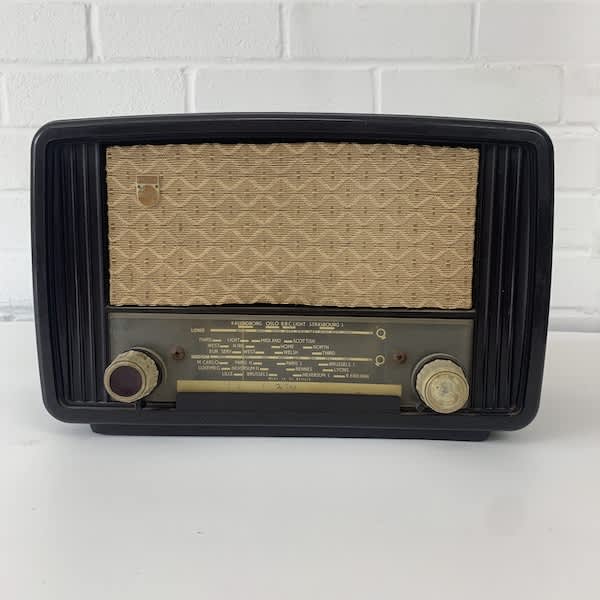 4: Retro Philips Radio (Non Practical)