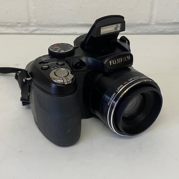 5: Fully Working Fujifilm Digital Camera With Working Flash