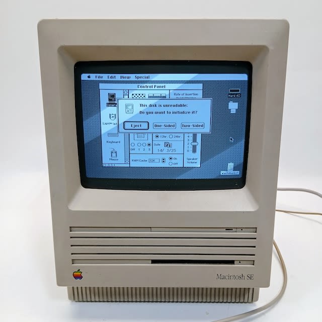 5: Working Retro Apple Mac Computer With Keyboard & Mouse (1980)