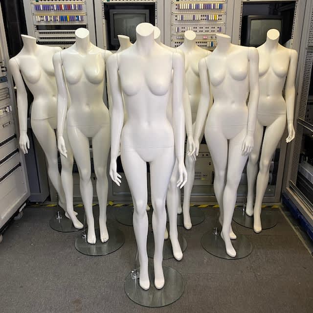 5: Female Headless Mannequin