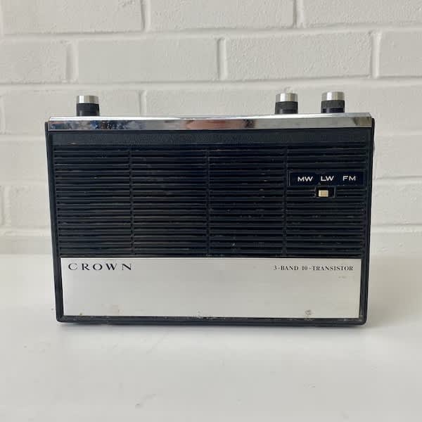 4: Crown 3 Band 10 Transistor Radio (Non Practical)