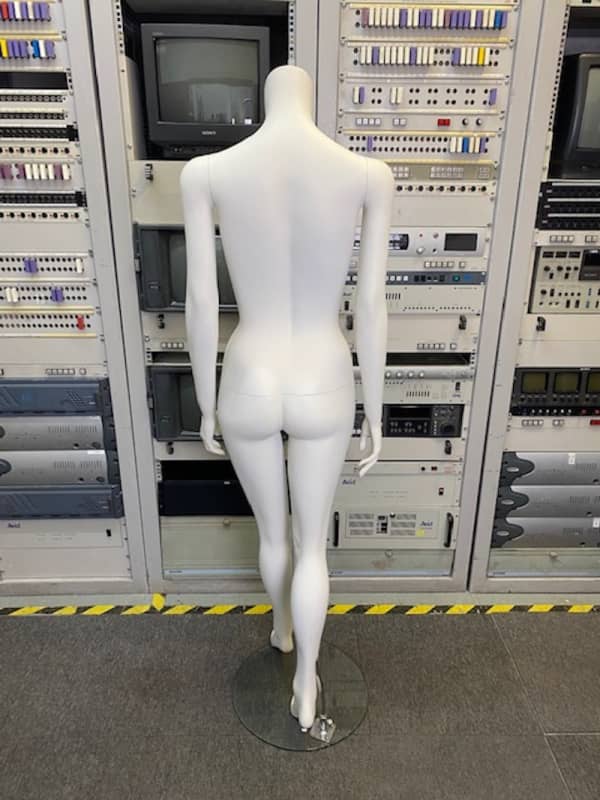 5: Female Headless Mannequin