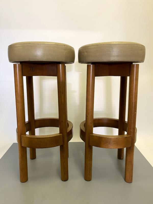 6: Pub Stool