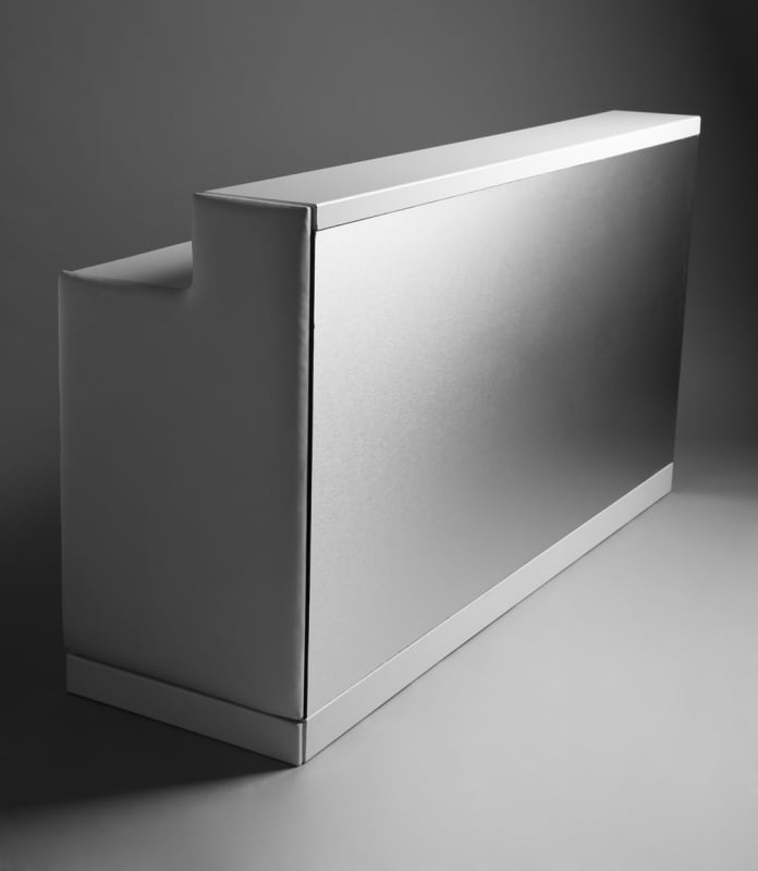 2: Brushed aluminium bar white