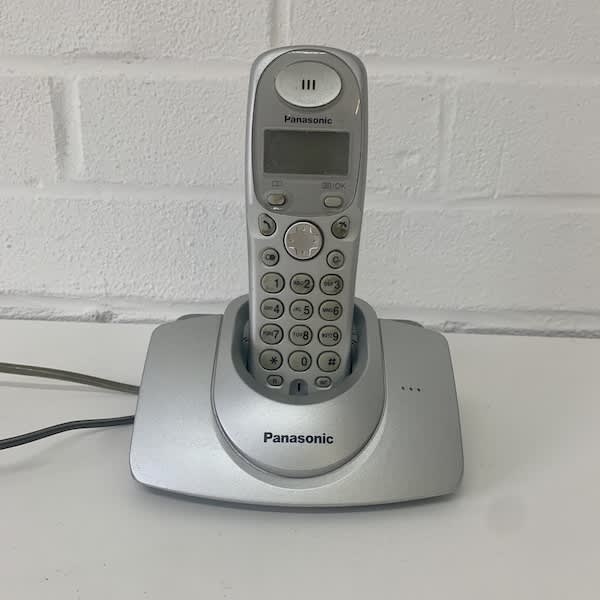 4: Panasonic Cordless Telephone With Docking Base Unit 