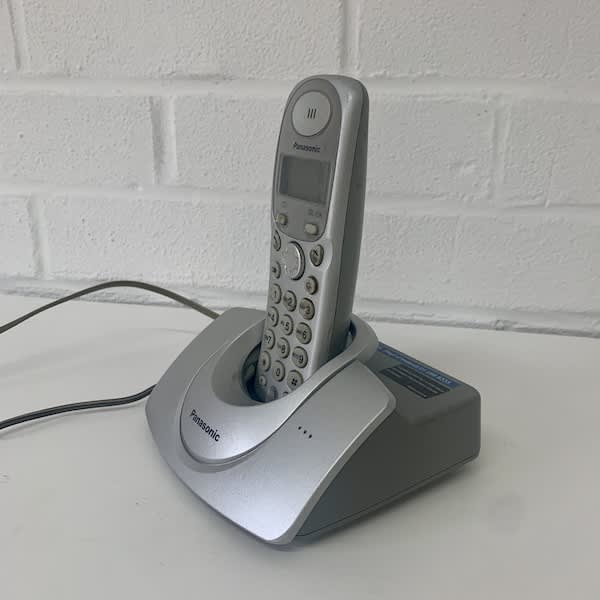 4: Panasonic Cordless Telephone With Docking Base Unit 