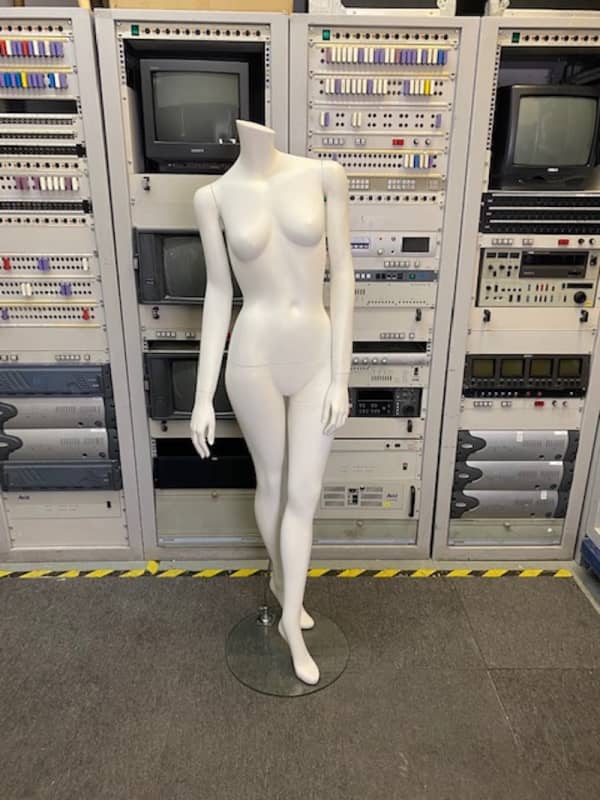 5: Female Headless Mannequin
