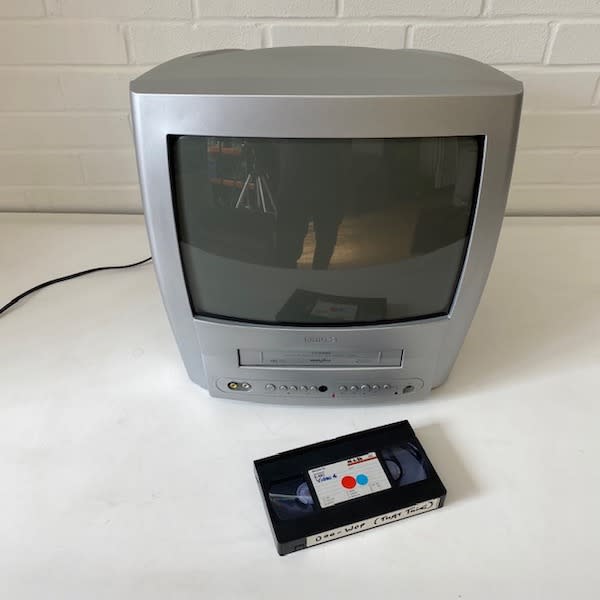 4: Fully Working Philips Colour TV With Working VHS Player (13.5