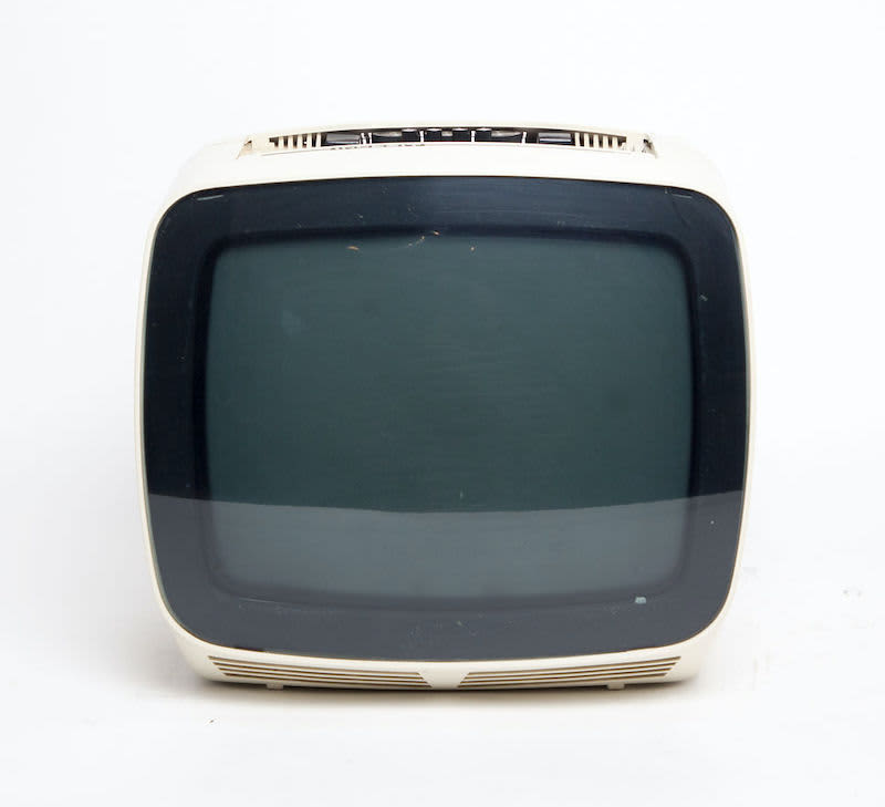 5: Non Practical Indesit Cream TV