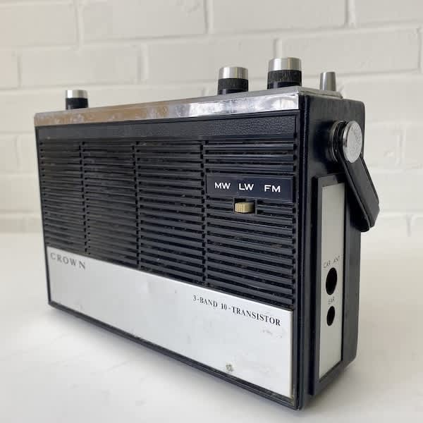 4: Crown 3 Band 10 Transistor Radio (Non Practical)