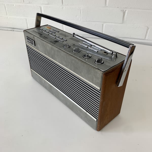 4: Vintage Roberts Radio (Fully Working)