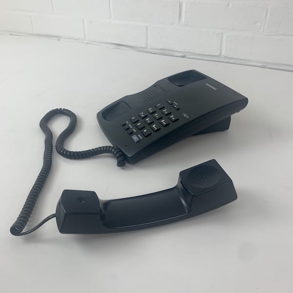 3: Black Samsung Telephone