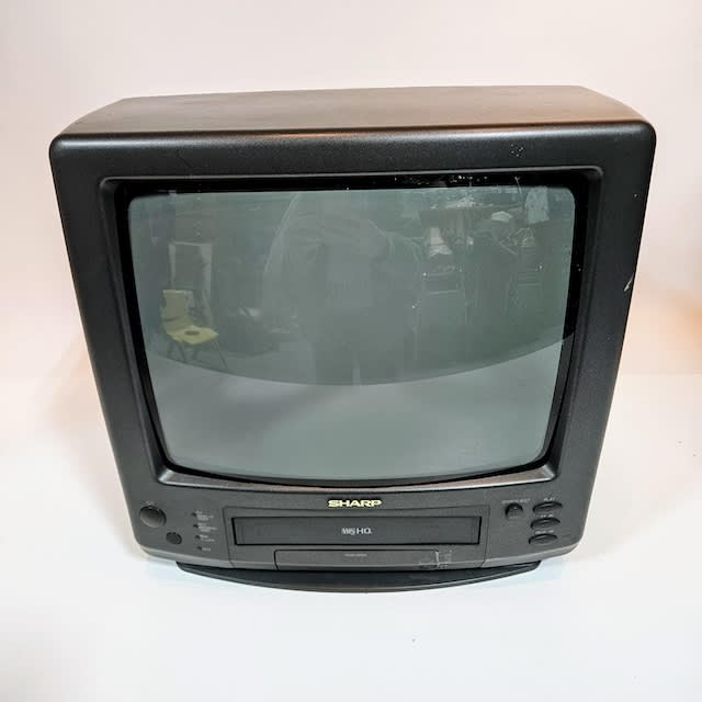 3: Fully Working Sharp Colour TV With VHS Player (13.5