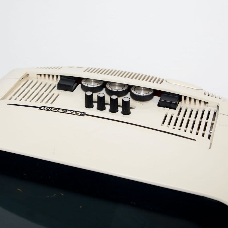 5: Non Practical Indesit Cream TV