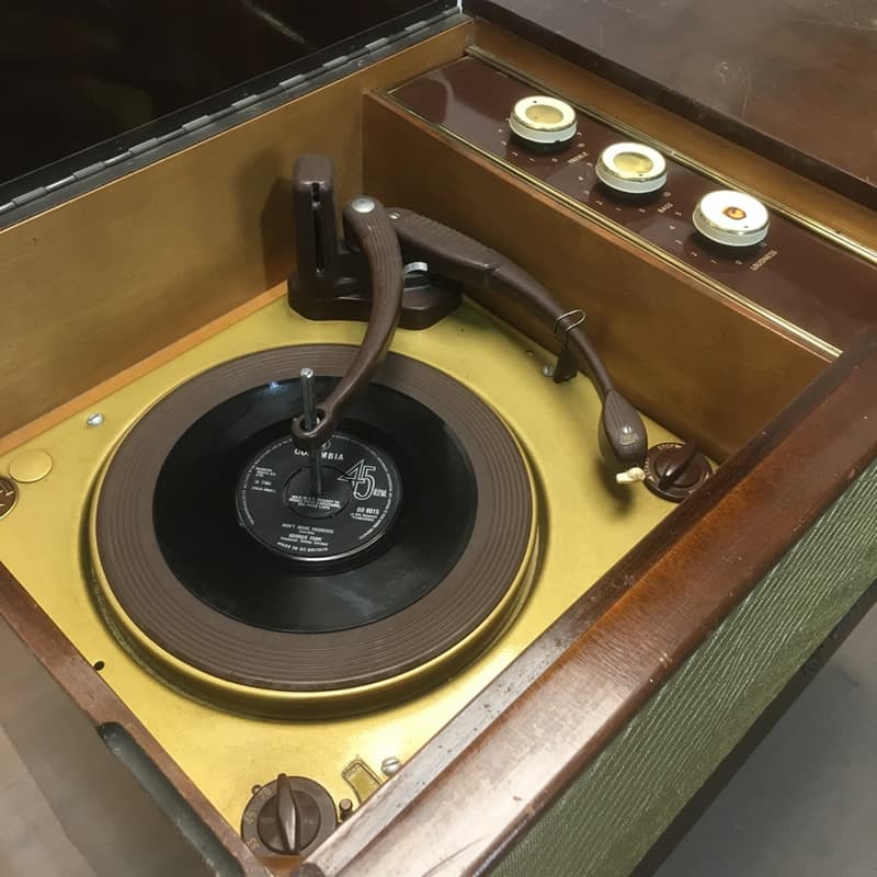 8: Vintage Music Cabinet With Record Player (Non Practical)