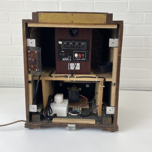 7: Vintage Radio Converted With MP3 Ipod And Internal Speaker (Fully Working)