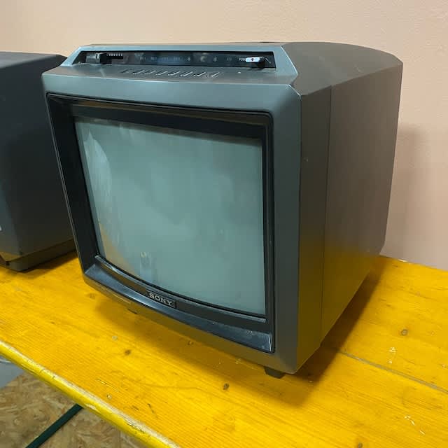 3: Fully Working Sony Retro Colour TV (13