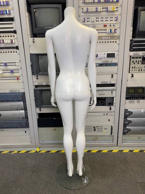 5: Female Headless Mannequin