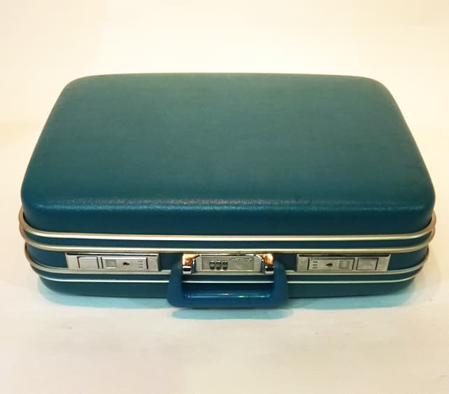 5: Turquoise Hard Shell Retro Suitcase