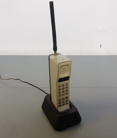 Portable Stornophone DynaTAC 220 Brick Mobile Phone (1990) (Non Practical)