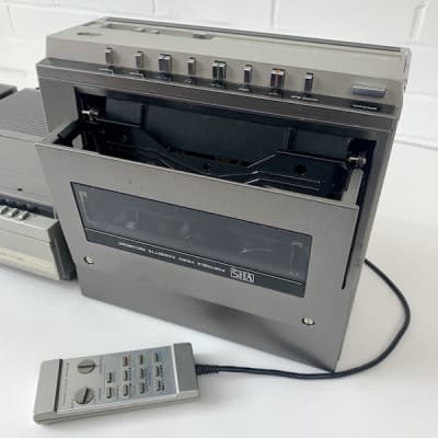 Hitachi VHS Portable Player/ Recorder
