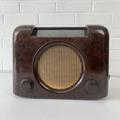 Vintage Bush Bakelite Radio (Non Practical)